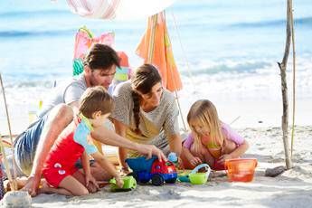 No al 'papà-mammo' e al 'bimbo-spia', dal Vaticano le linee guida per la famiglia